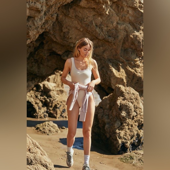 FP Movement Hot Shot scoop neck Bodysuit Tahitian Vanilla XS like new! - Picture 4 of 16